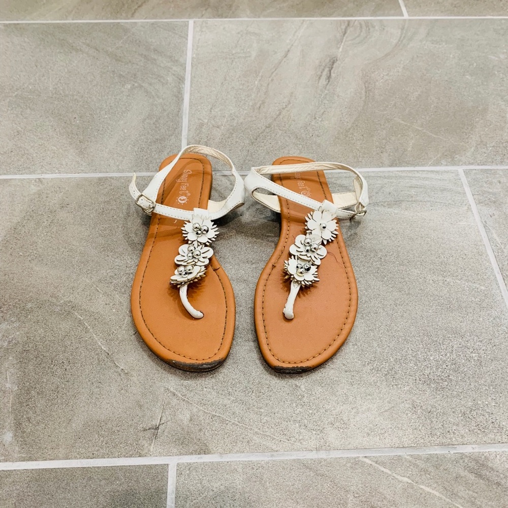 sunny feet white flower sandals!